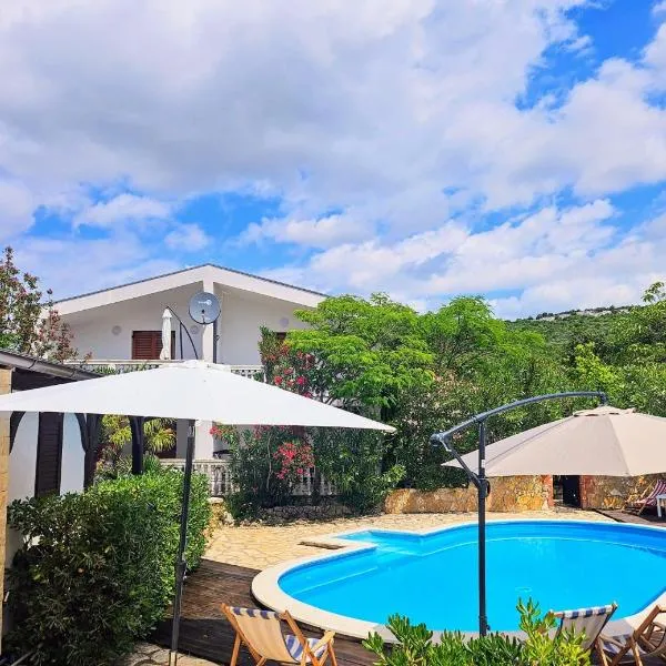 Sunny Pool Apartments, hotel in Maslenica