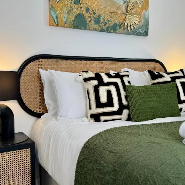 Modern Two-Bedroom Flat, hotel sa Swindon