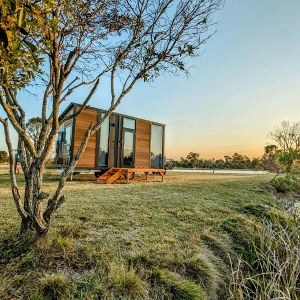 Turtle Island Lakeside Tiny House 2 by Tiny Away, hotel v destinaci Toogoom