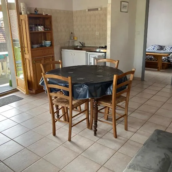 Appartement avec terrasse, hotel em Abbenans