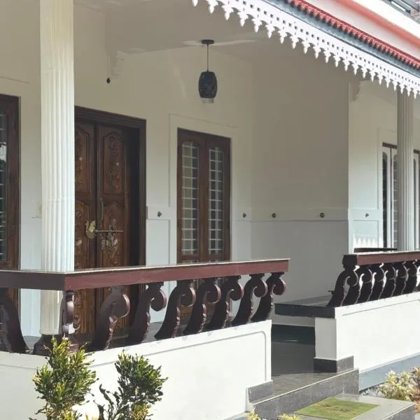 Homestay INN Munnar, hôtel à Anachal