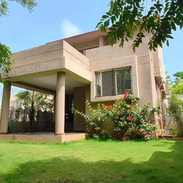 Sukoon Holiday Home, hotel v destinaci Chinchavli