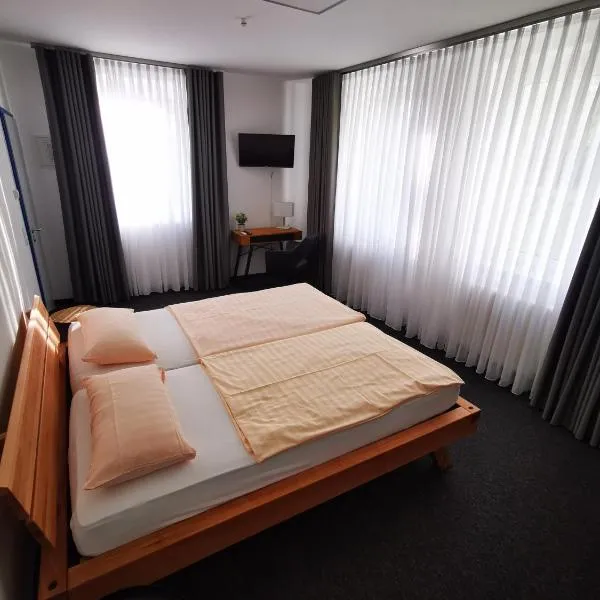 Pilotenunterkunft Fliegerhorst, hotel in Strausberg