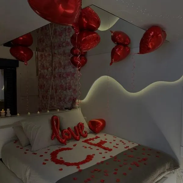 SPA PRIVATIF - LOVE ROOM LUXE - PROCHE DISNEY, hôtel à Marles-en-Brie