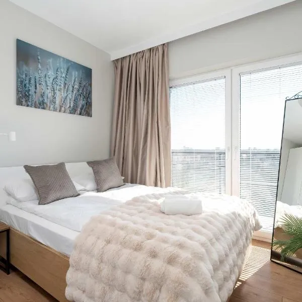 Bright Apartment Bulgarska with Parking near ENEA Stadium by Noclegi Renters、ポズナンのホテル