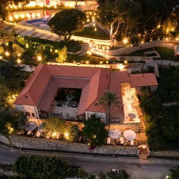 Chateau Du Comte, hotel en Aḑ Ḑahr