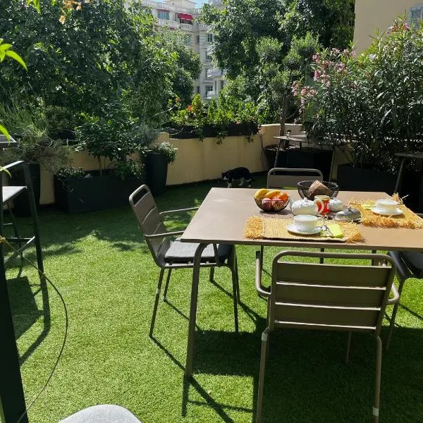 Chambre Vue Jardin Alsace Lorraine Victor Hugo, hotel en Niza