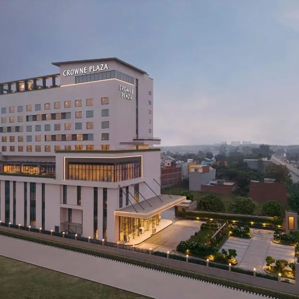 Crowne Plaza Lucknow by IHG, hotel in Lucknow