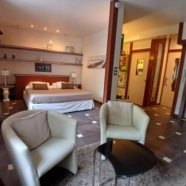 Loft Chic au Coeur d Orange - HYPERCENTRE - TOUT ÉQUIPÉ, hotel in Orange