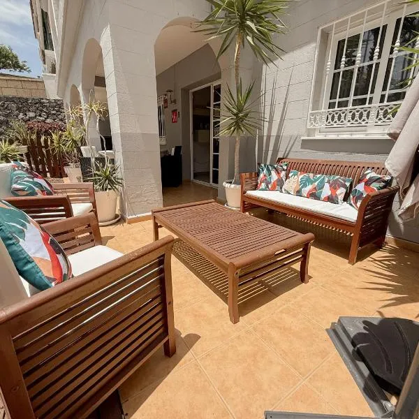 Pambnb - Bright Family Flat with Pools & Large Outdoor Space, hotel v destinácii San Miguel de Abona