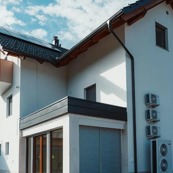 Apartmaji Laznik, khách sạn ở Ljubno