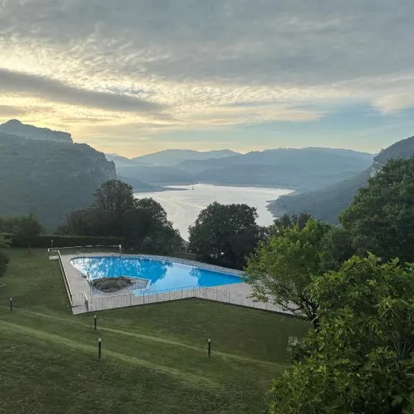 Parador de Vic-Sau, hotel v destinaci Tavernoles