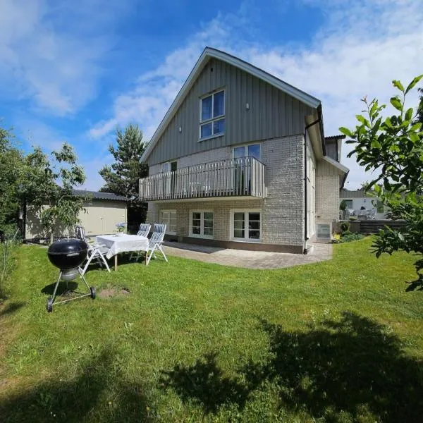 Dream house with garden, hotel in Kalmar