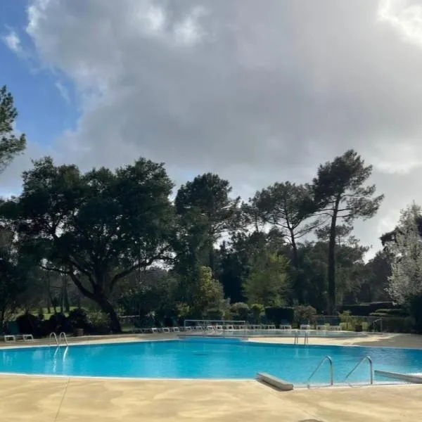 Appartement 6 personnes, 40m2, lave-linge, 2 salles de bain, grand balcon, piscine et proche golf, Hotel in Moliets-et-Maa