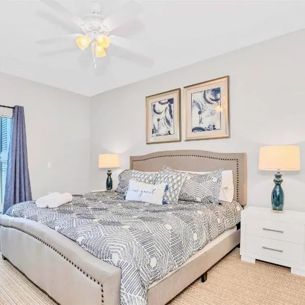 Relaxing 3BR Near Disney - Pool, hotel in Orlando