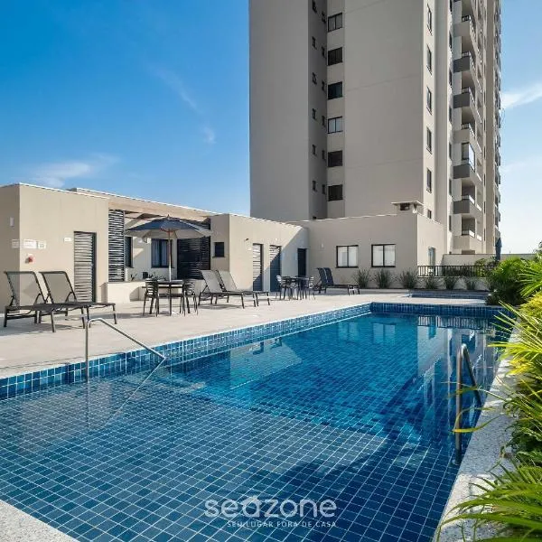 Estadia completa com piscina e academia a 400m da Praia da Armação - SKL, khách sạn ở Penha