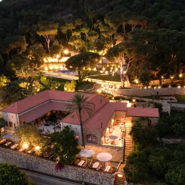 Chateau Du Comte, hotel in Aḑ Ḑahr