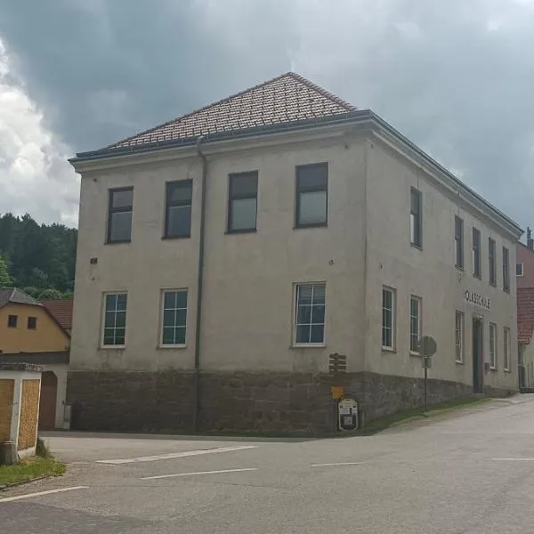 Frühstückspension Alte Volksschule Heinrichs bei Weitra, hotel v destinaci Heinreichs bei Weitra