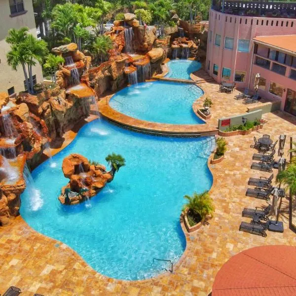 Clarion Suites Roatan at Pineapple Villas, hotel in First Bight
