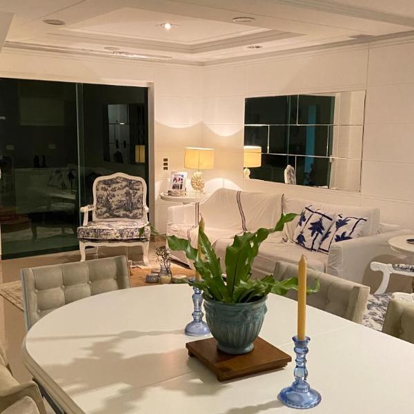Charmosa Casa em bairro nobre de Curitiba