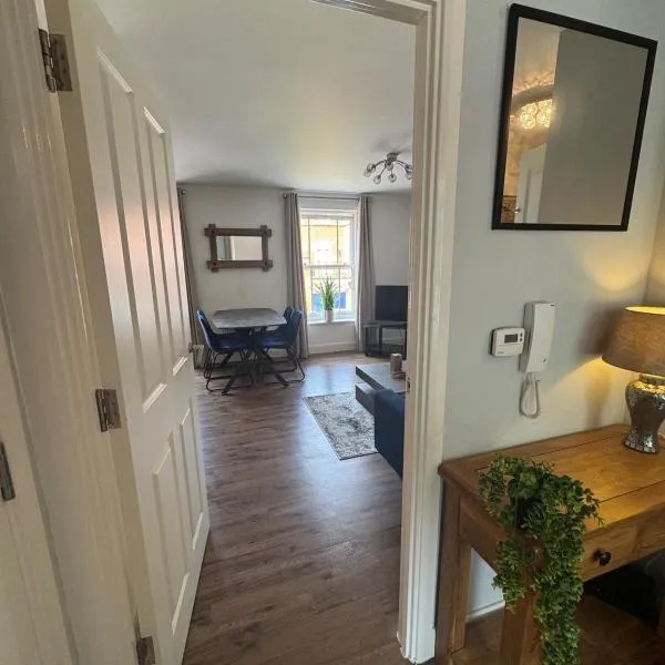Town centre abode with gated parking, hotel in Shrewsbury