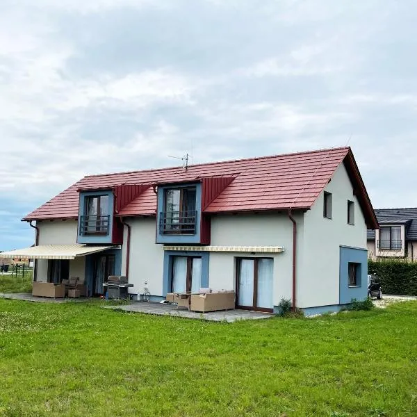 Apartments near Golf Resort Kunětická Hora, Dříteč, hotel i Bukovina