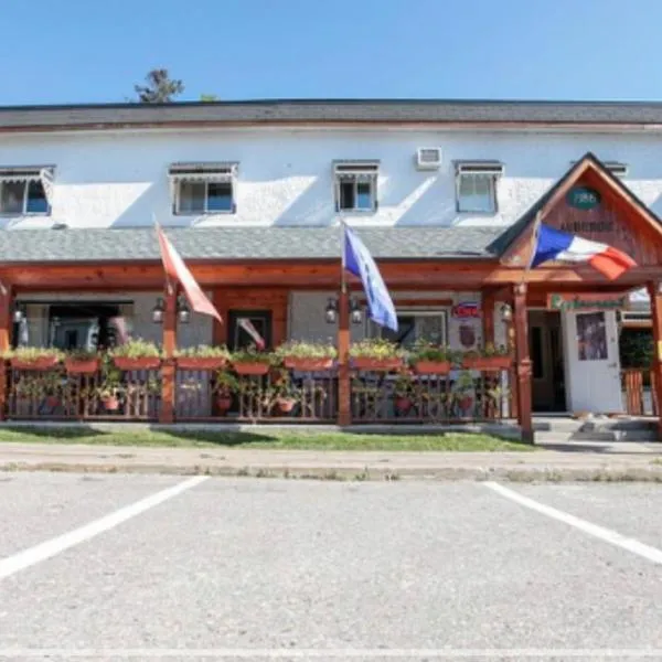 Auberge Restaurant du Monde, hotelli kohteessa Nominingue