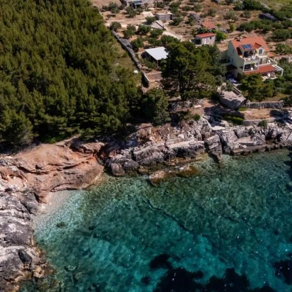 Villa Marin - 4 apartments, ξενοδοχείο σε Zavala
