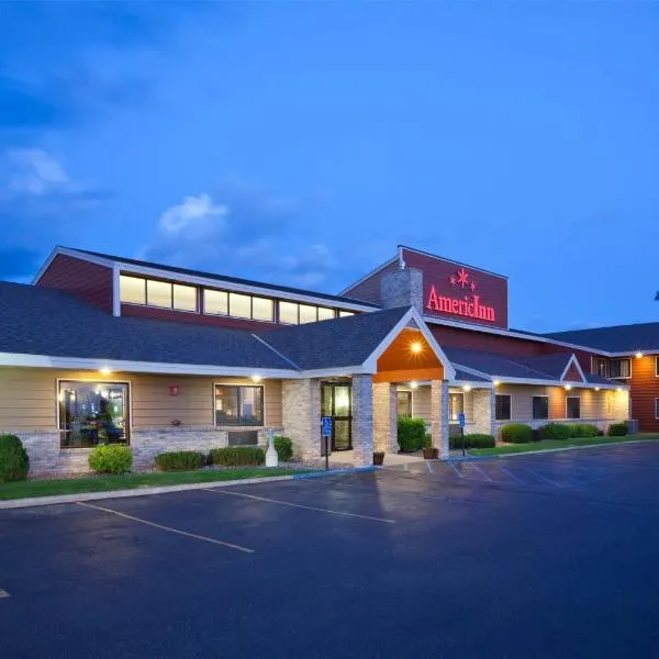 AmericInn by Wyndham Fergus Falls Conference Center, hotel di Fergus Falls