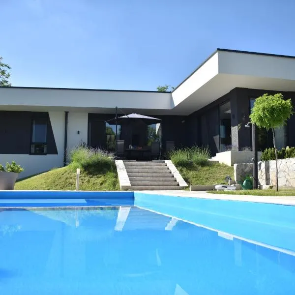 Rent Your Family Retreat in Novi Sad, hotel v destinaci Novi Sad