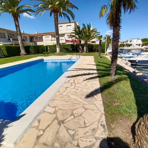 Puerto Rico 6, hotel v destinácii Empuriabrava
