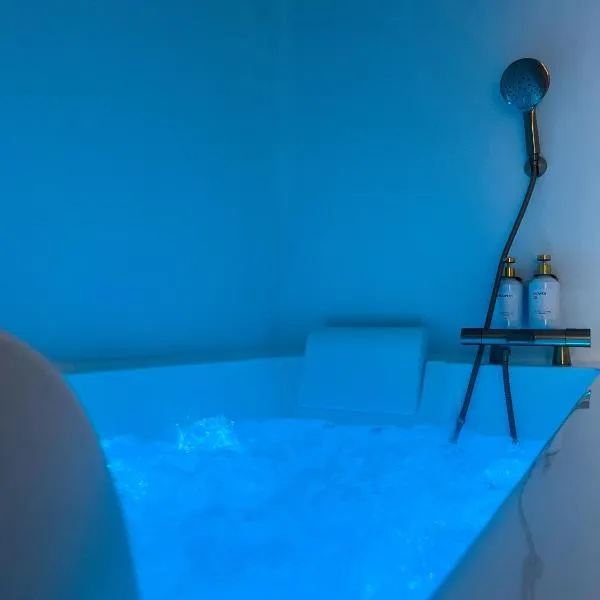 Santorini Evasion - Suite de Luxe, hotel em Castelnau-le-Lez