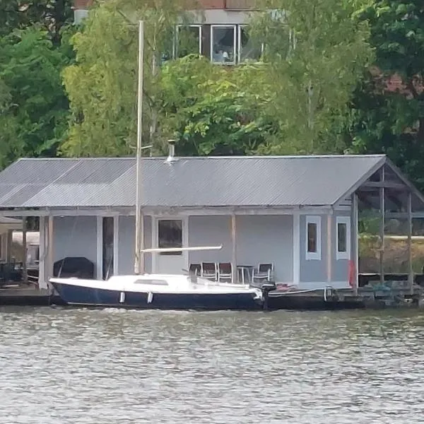 Green husbåt, hotel v destinaci Södertälje