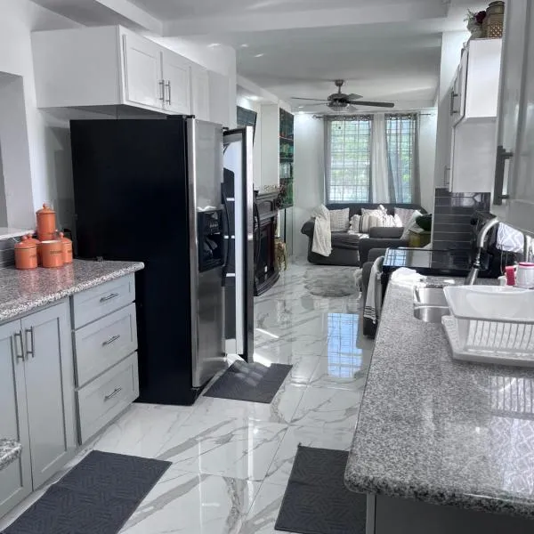 11onEssex1 in the heart of Kingston Ja DN Vacations, hotel em Kingston