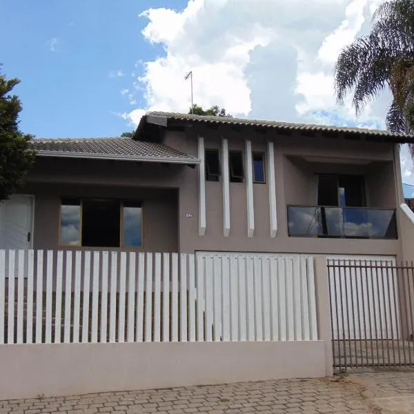 Casa Grande 3 quartos, perto parque Barigui, hotel a Curitiba