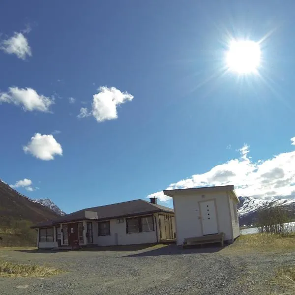 Karlsøy에 위치한 호텔 Lyngen Fjordcamp