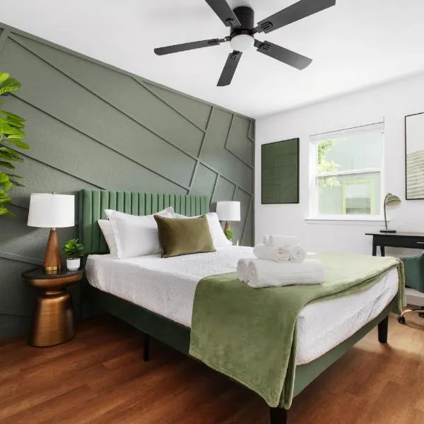 Stylish 2BR Oasis with Private Patio - Sleeps 8