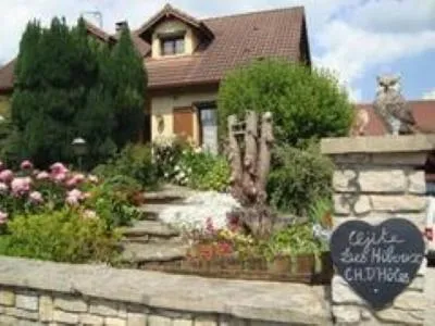 Gîte les Hiboux, hotel in Tavey