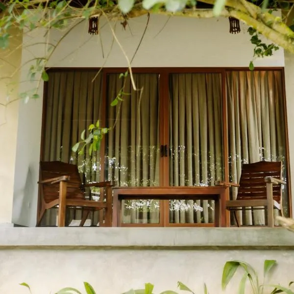 NatureSurf Villas - Private Garden Retreat at Hiriketiya Beach Yoga, Surf & Relaxation, hotel in Dickwella