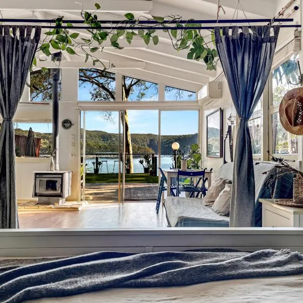 The Sea Shanty - on Pittwater - Fishermans Cottage - Private Jetty and Beach, hotel din Scotland Island