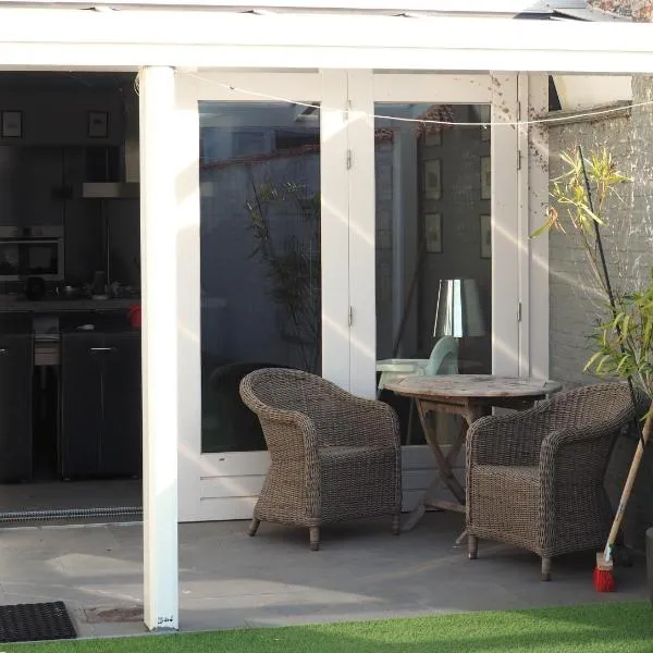 Ruim appartement met dakterras, hotel in Hulst