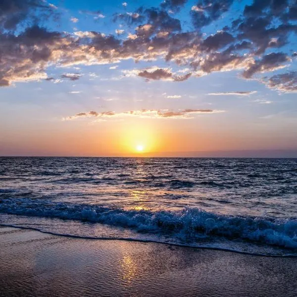 Sunset at 30 Nivica Luxury Apartment, hotel in Langebaan