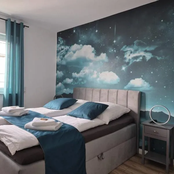 Luxsuite Still und Komfort 2 Balkon Elektrogrill Tischfussball TV-75 Zoll, hotel i Dinslaken