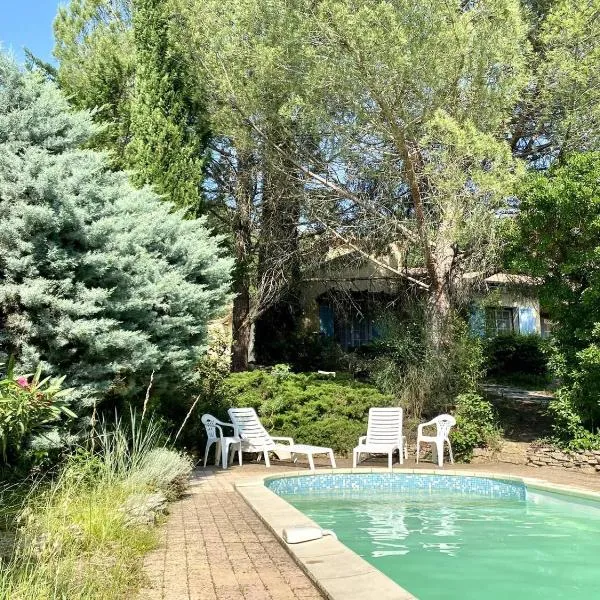 Mas Pinède et Pierre, hotel v destinaci Saint-Julien-de-Peyrolas