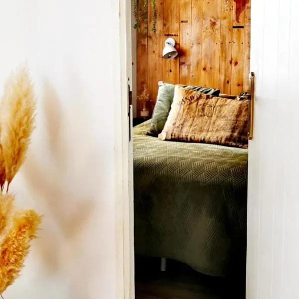 Maisonnette au calme sous les pins avec jardin , parking et piscine, hotel a Le Castellet
