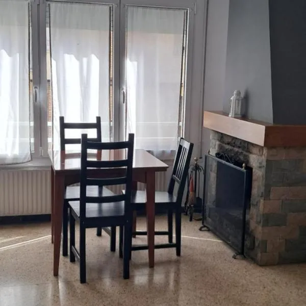 Apartamento CANYET, hotel v destinaci Berga