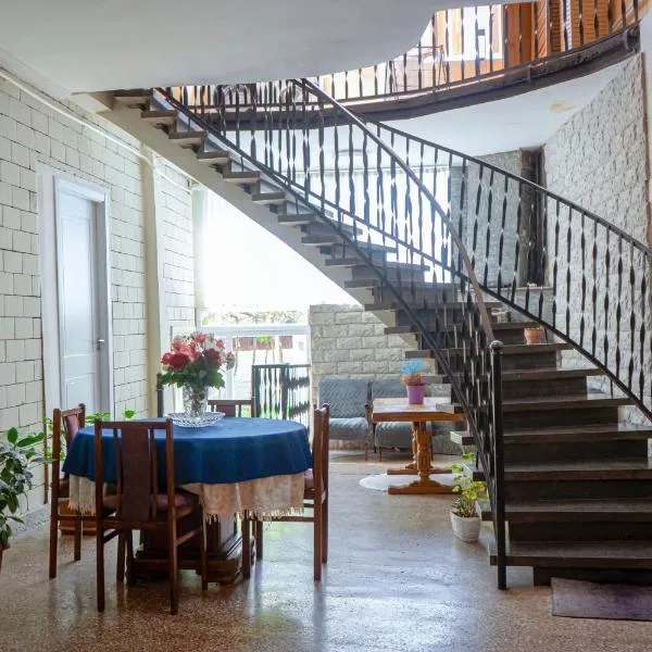 Anna's Guest House, hotel v destinaci Gori