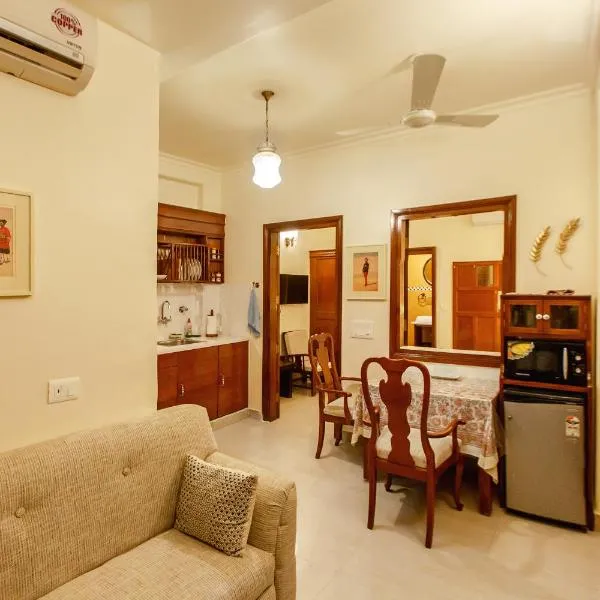 ROYAL SUITE 1 -Hauz Khas Village, hotel in New Delhi