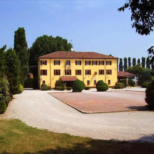 Hotel Antico Casale, hotel en Stellata