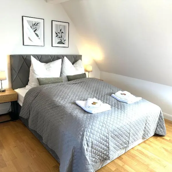 bella casa - Business&Family, 100m vom Konzerteingang Schloß, Parkplatz, SmartTV, Netflix, Waschmaschine, 24h Checkin, 46qm, AP 16, hotel in Ludwigsburg